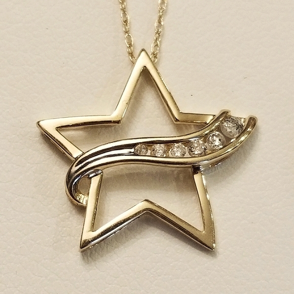 10K Gold Diamond Star Pendant Necklace